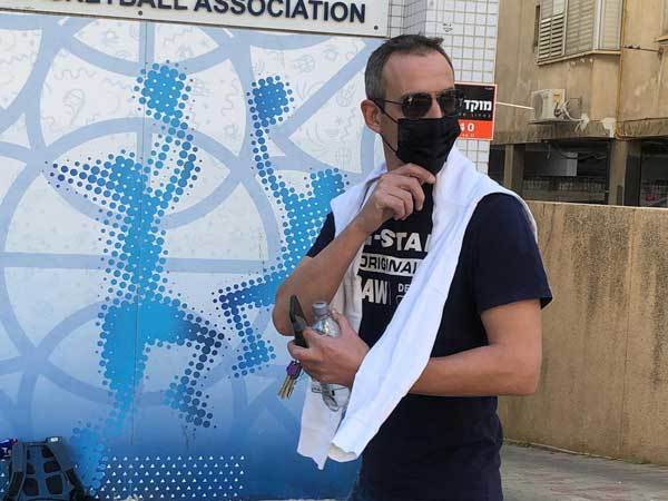 נאבק על זכויותיו