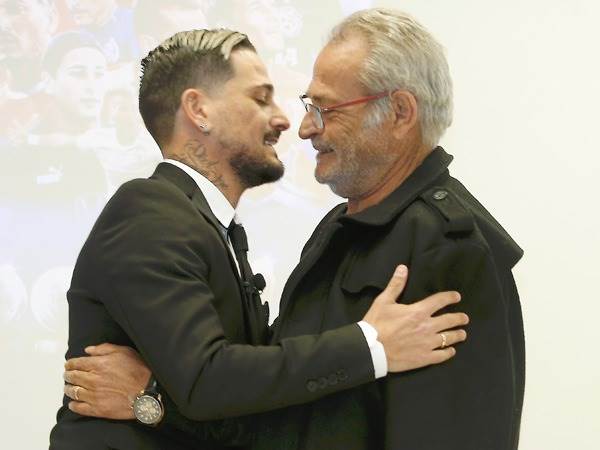 דאג שהבן שלו ירוויח טוב מהרגע הראשון. יעקב בוזגלו (אלן שיבר)