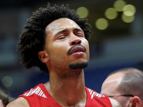 משחק צמוד בארנה. בריימו (אלן שיבר)