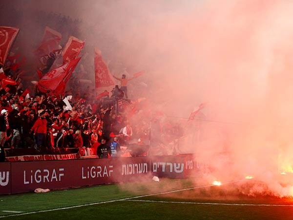 אוהדי הפועל. אווירה מחשמלת, אך מסוכנת (אלן שיבר)