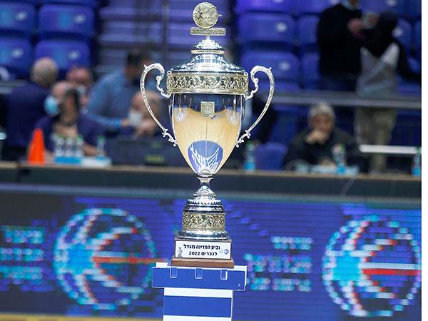 הגביע מחכה (אלן שיבר)