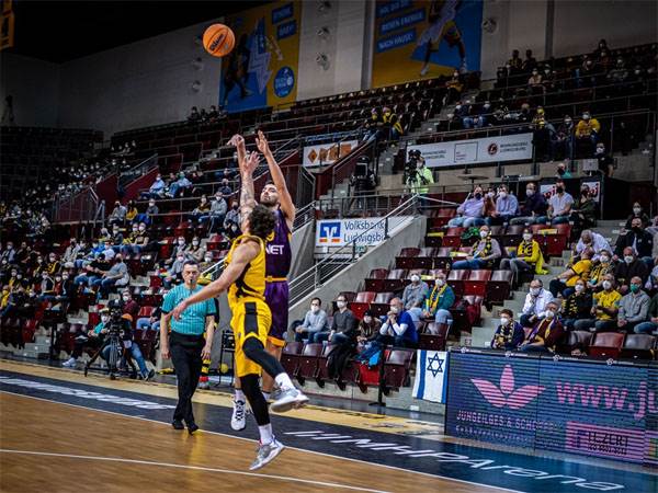 מטווח שלשות ברבע השלישי (FIBA)