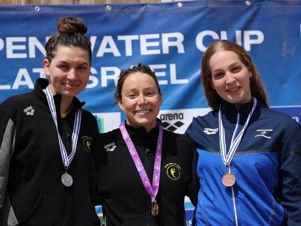 פודיום הנשים (פטריסיה בן עזרא, באדיבות איגוד השחייה)