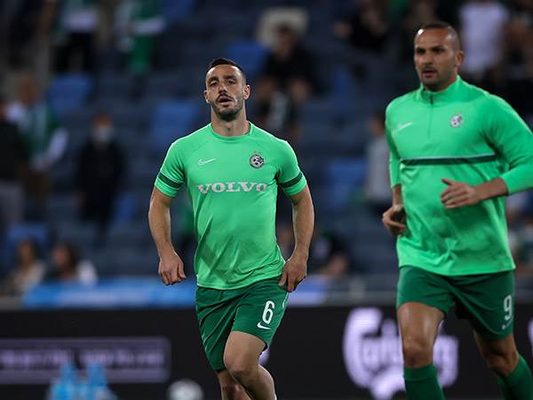 לביא. בכר שוחח עם הקפטן (מאור אלקסלסי)