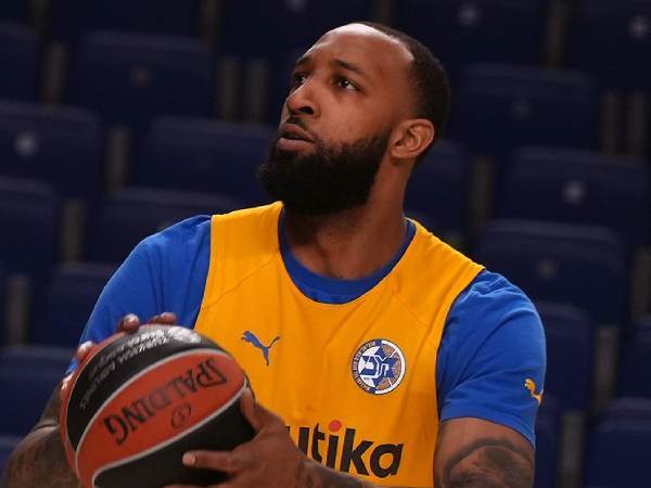 דרק וויליאמס באימון (צילום: מכבי ת"א)