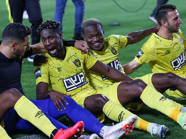 שחקני בית"ר. לא ברור (דני מרון)