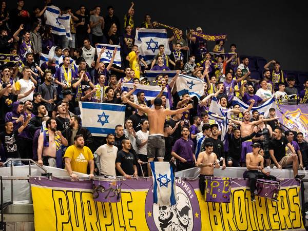 אוהדי חולון. מגיעים בהמוניהם לבילבאו (עודד קרני)