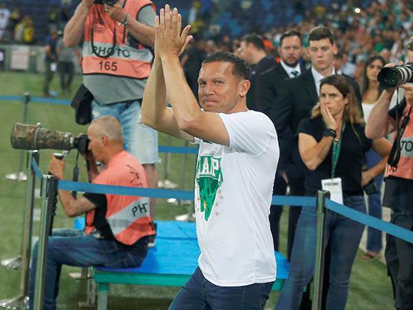 "הוא נותן לנו חופש בהתקפה". בכר (אלן שיבר)