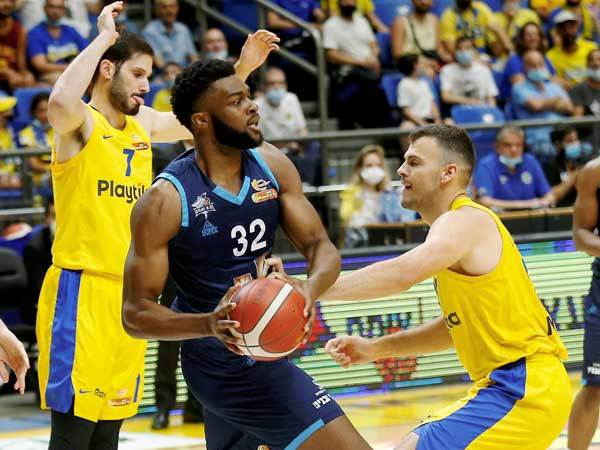 בדרך חזרה לישראל. ניבו במדי אילת (אלן שיבר)