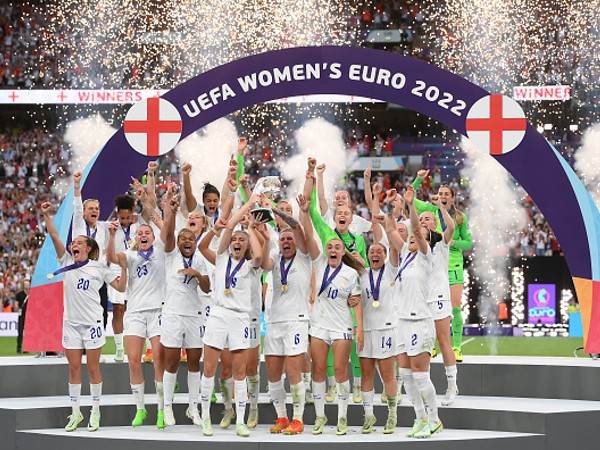 טירוף בוומבלי. נבחרת הנשים של אנגליה אלופת אירופה (getty)