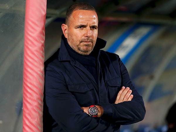 בן שמעון. מקבל קשר צעיר לסגל (אלן שיבר)