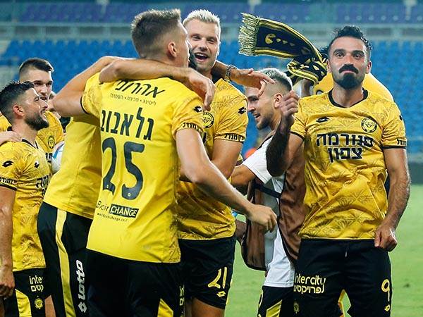 הפער בינה לבין הירושלמים רק גדל. נתניה חוגגת (צילום: אלן שיבר)