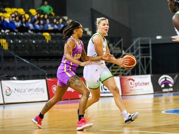 הכוכבת הטראגית של ההפסד. סימס (קרדיט: FIBA)