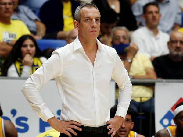 "שמח ששחקנים אחרים עשו את העבודה". קטש (אלן שיבר)