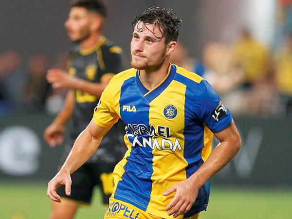 בתמונת ה-11 (אלן שיבר)