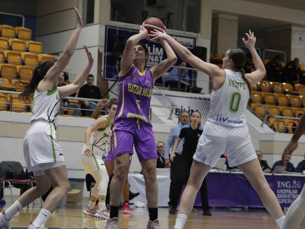 דניאל רבר נלחמת בצבע (קרדיט: FIBA)