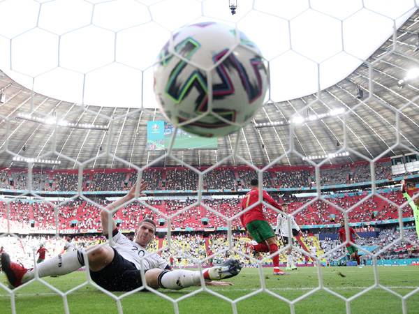 לא רק המשחק משתנה, גם הכדור (Getty)