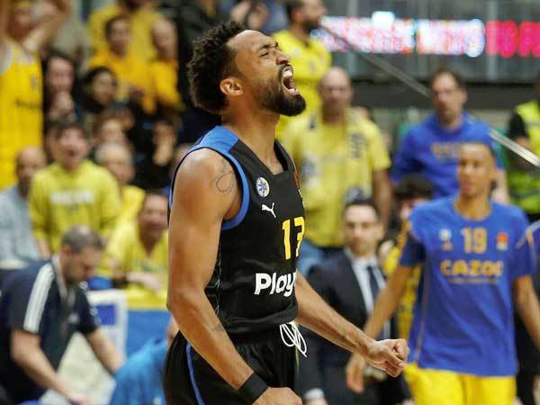 בשני המשחקים האחרונים הוא נכנס לעניינים. היליארד (אלן שיבר)