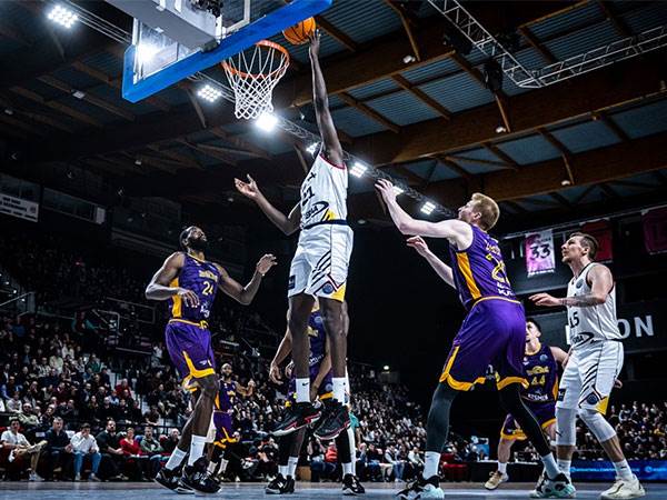 (FIBA)