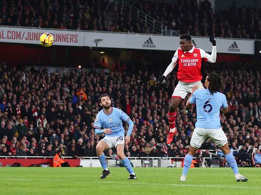 התותחנים המשיכו לתקוף ולחפש את השער (GETTY)