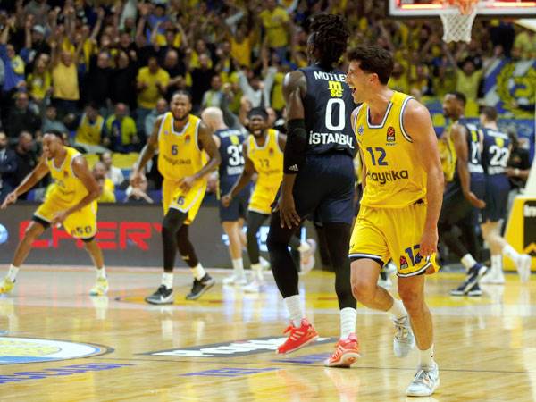 מוביל את הצהובים. ג'ונדי (אלן שיבר)