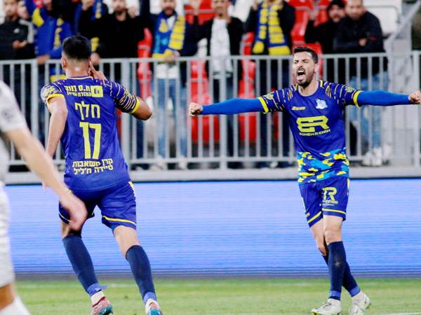 ריינה התאוששה עם שער של לואי חלף (צילום: קובי אליהו)