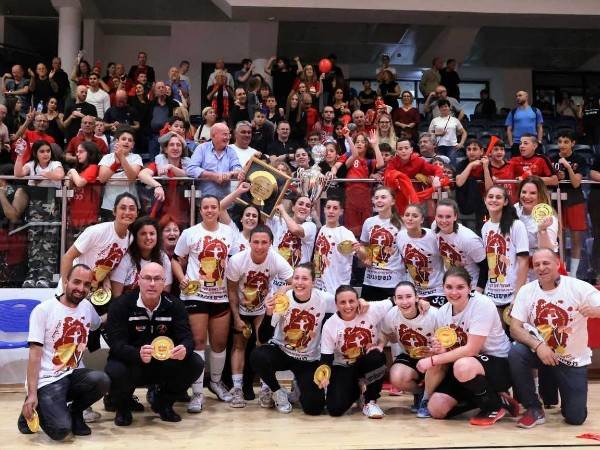 משחק עצום, וזכייה מתוקה במיוחד עבור הפועל ראשל''צ (קרדיט: הדר ואן קולא, איגוד הכדוריד)