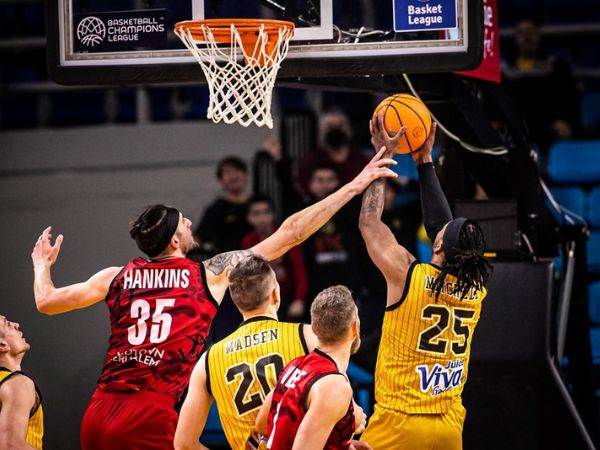 מאבקים מתחת לסל (FIBA)