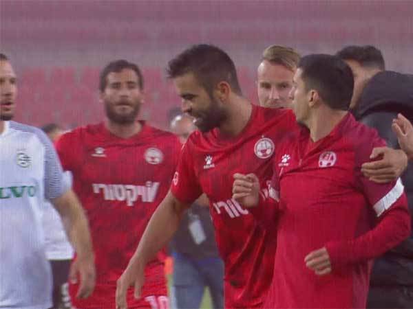 שאפי הורחק מהאירוע, אך חזר והתעמת עם שחקנים