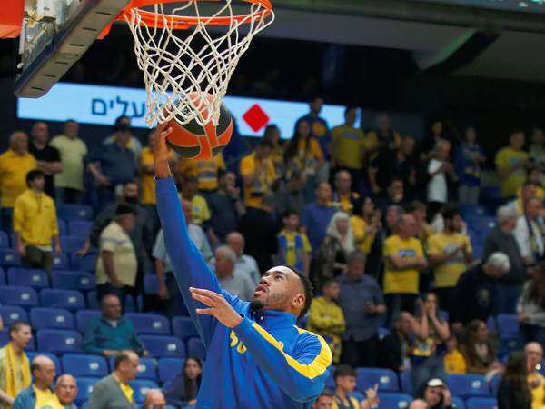 גם בונזי קולסון מתכונן (צילום: אלן שיבר)