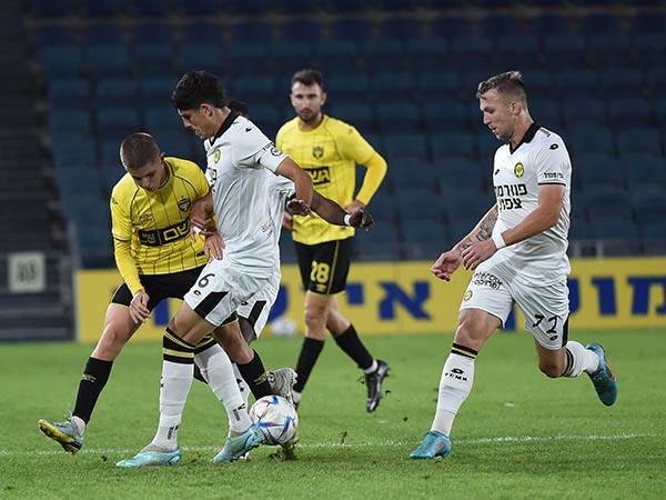 מתרחקים (ברני ארדוב)