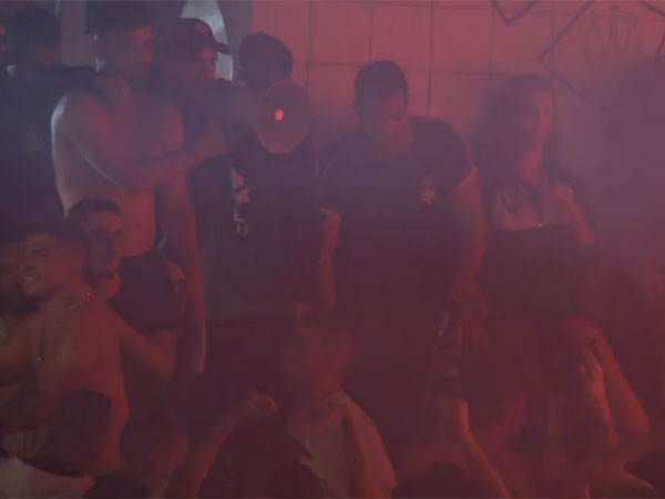 האוהדים והשחקנים ביחד