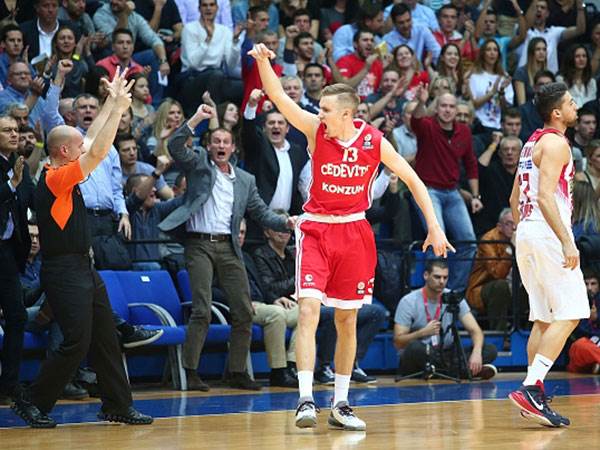 "רק החתימה הפרידה" (GETTY)