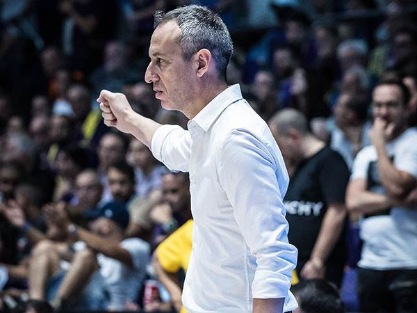 "השחקנים חזרו לעצמם בזמן". קטש (עודד קרני)