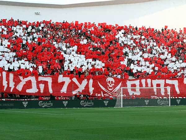 יחגגו 100 שנה. אוהדי הפועל ת"א (צילום: אלן שיבר)