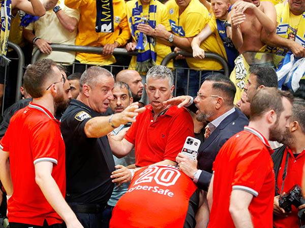 צפו בתיעוד. כהן (אלן שיבר)