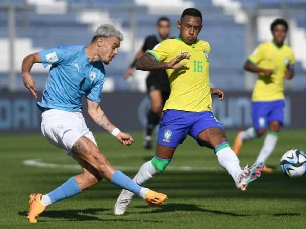 "ייצגו את המועדון". למקין במדי נבחרת הנוער (getty)