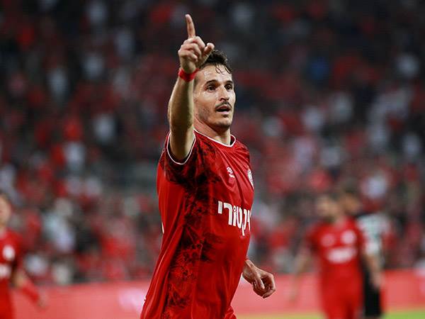 הוא כבר בישראל. לופס (קובי אליהו)