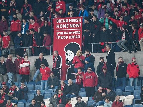 הקהל חזר ליציעים (ברני ארדוב)