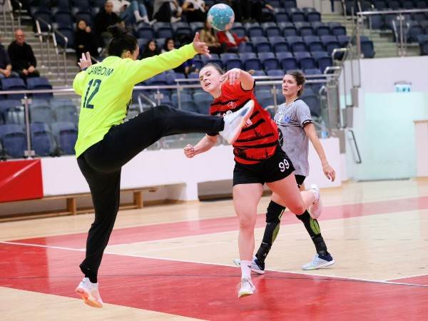 (הדר ואן קולא)