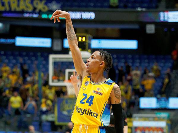 ג'ו תומאסון. קיבל מחמאות (אלן שיבר)