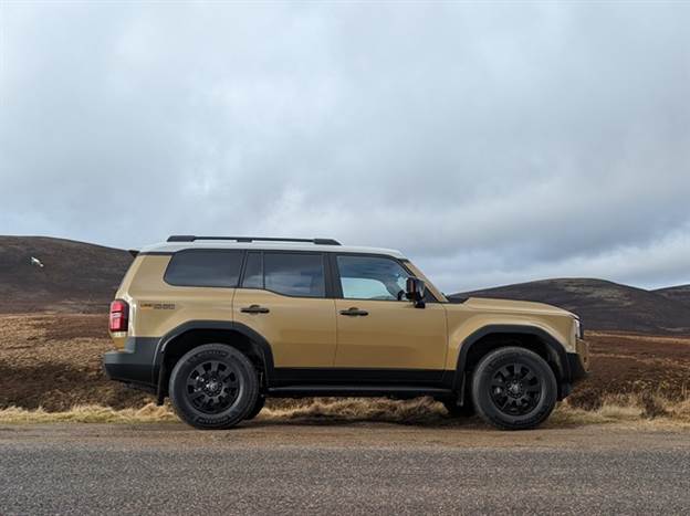 זוויות הגישה, נטישה והבטן נותרו זהות ללנד קרוזר 150