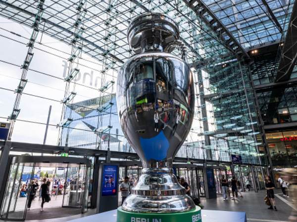 סכומי הכסף נחשפים (getty)