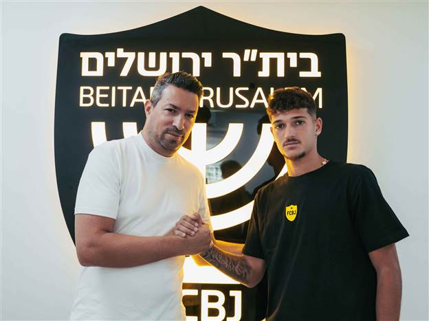 ברוכיאן עם סוכנו אדם קידן (צילום: בית“ר ירושלים)