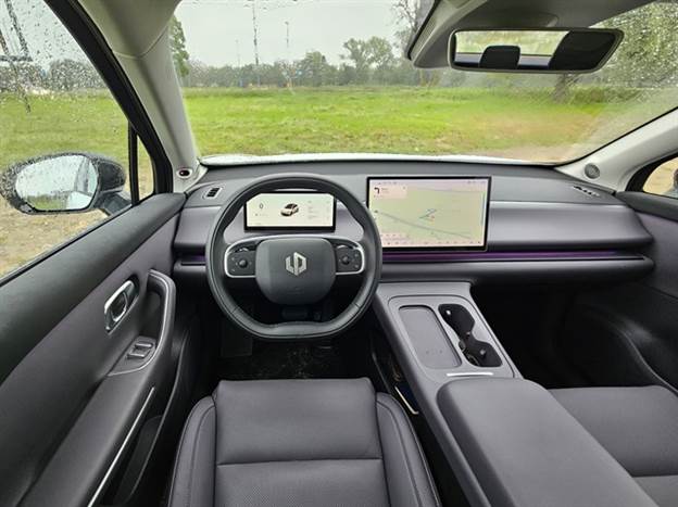 תא נוסעים  מרווח ונקי