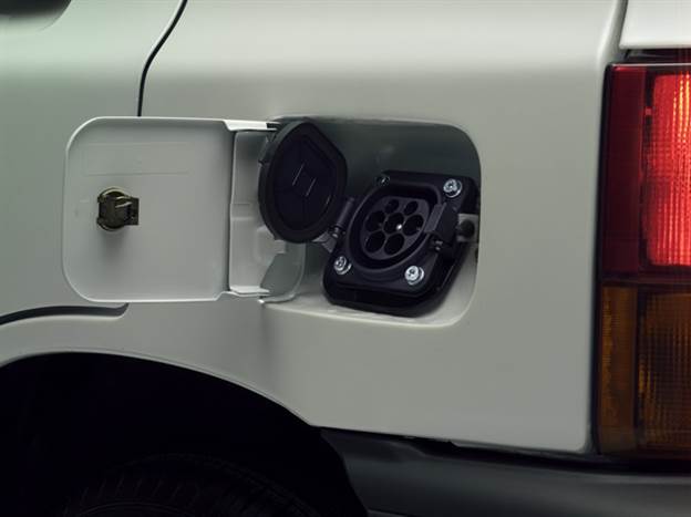 מטען פנימי 3.3 קילוואט ו-6 שעות ל-100% משקע ביתי