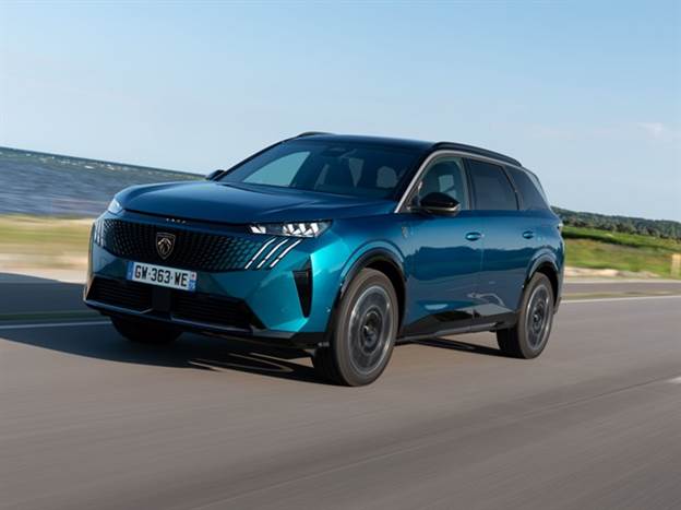 מנוע בנזין 1.2 ליטר חדש (136 כ“ס) או חשמלי (210 כ“ס) עם 474 ק“מ בין טעינות