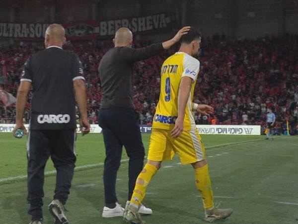 לאזטיץ` ניסה לנחם