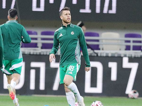 “מרגיש במנצ`סטר סיטי“. מלמד (אלן שיבר)