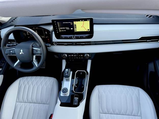 הו... תראו איזה מסך חדש וגדול יש בתא הנוסעים